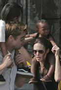 Parte de la familia Jolie-Pitt