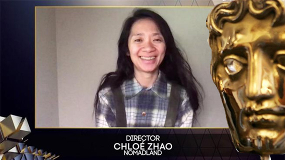 Chloe Zhao, doble ganadora del fin de semana