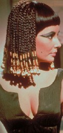 Liz Taylor como Cleopatra