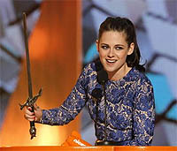 Kristen Stewart, con su espada de 'Blancanieves'