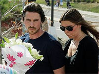 Bale y su mujer, Sibi Blazic, en Aurora (AP)