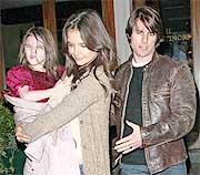 Suri, Katie Holmes y Tom Cruise