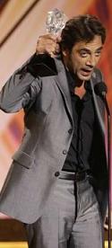 Bardem con su premio (© Reuters)