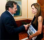 Angelina, con el presidente bosnio Angelina, con el presidente bosnio