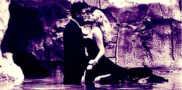 La célebre escena de la fontana en 'La dolce vita'