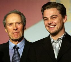 Eastwood, con DiCaprio, en los Oscar de 2005 Eastwood, con DiCaprio, en los Oscar de 2005