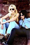 Con Dakota, en una escena de 'The Runaways' Con Dakota, en una escena de 'The Runaways'