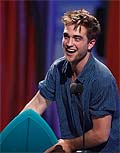 Robert Pattinson recogió dos Teen Choice Awards