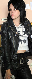 Kristen Stewart es la guitarrista Joan Jett Kristen Stewart es la guitarrista Joan Jett