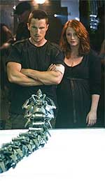 Bryce Dallas junto a Bale, en una escena del film Bryce Dallas junto a Bale, en una escena del film
