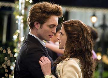 En una escena de 'Crepúsculo', con Kristen Stewart En una escena de 'Crepúsculo', con Kristen Stewart