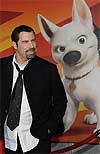 Travolta con su personaje Travolta con su personaje
