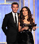 Banderas y Hayek presentan premio (AP)
