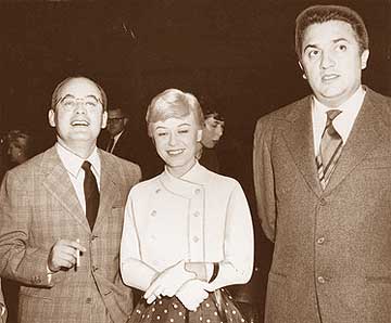 De Laurentiis junto a Giulietta Masina y Fellini De Laurentiis junto a Giulietta Masina y Fellini